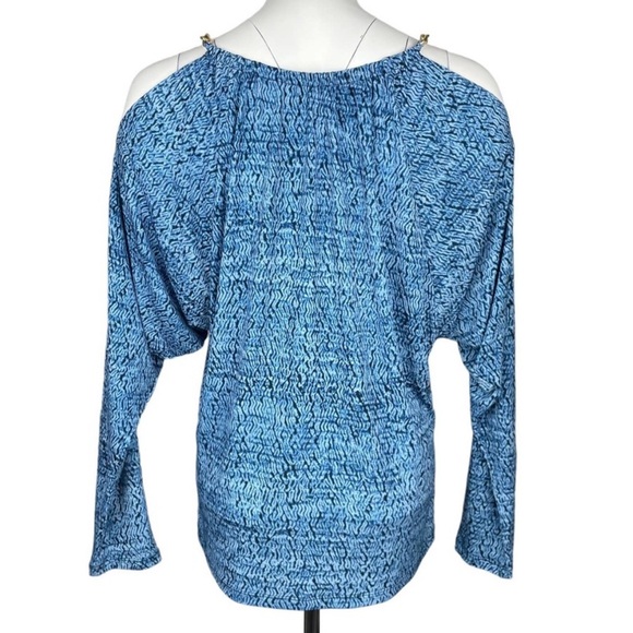 Cold Shoulder Chain Top - Picture 5 of 5